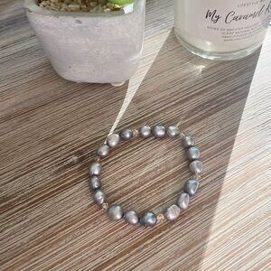 Sweet Feelings Gray Pearl Bracelet
